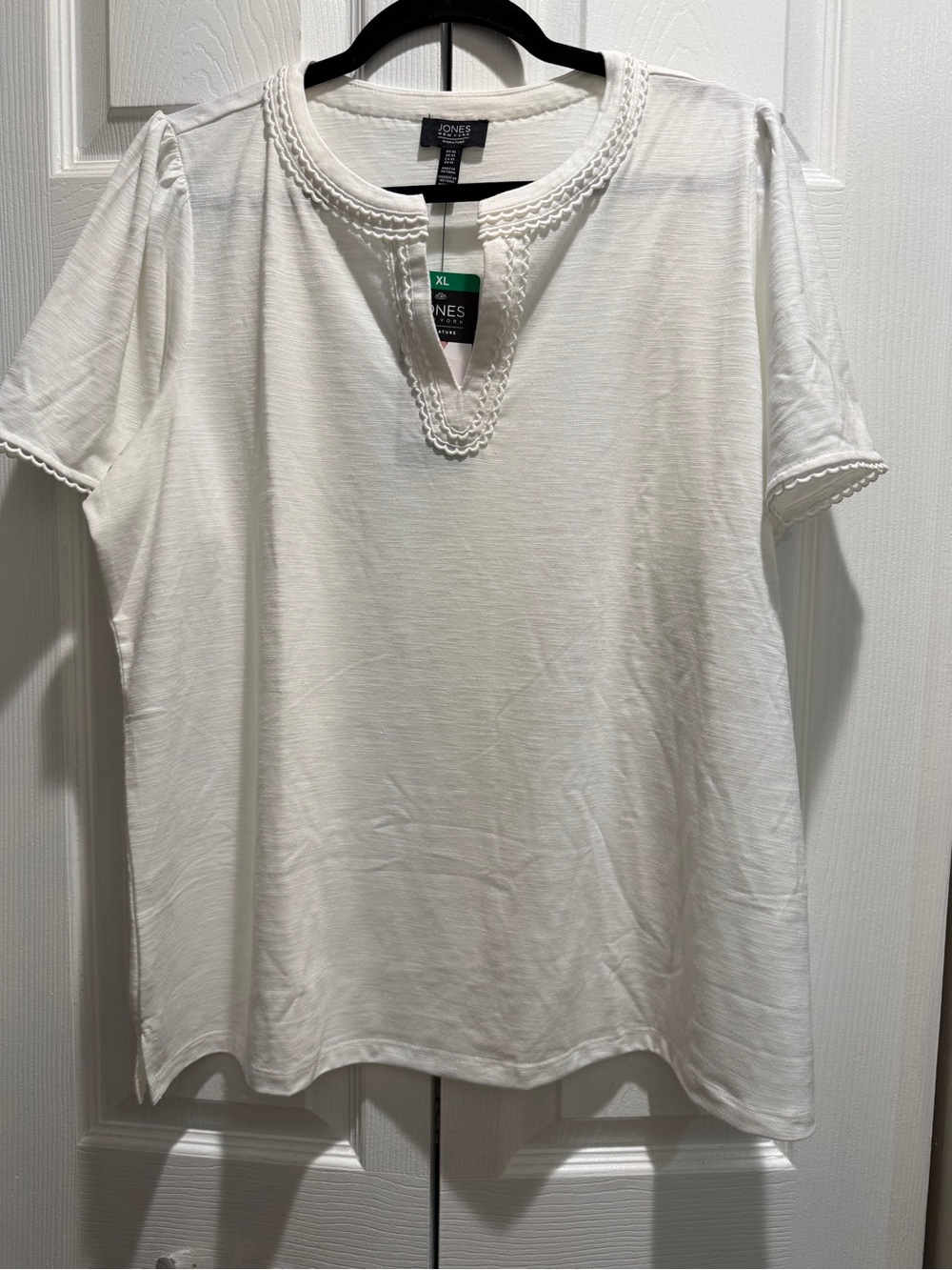 Jones New York White Short-Sleeve Crochet-Trim V-Notch Top